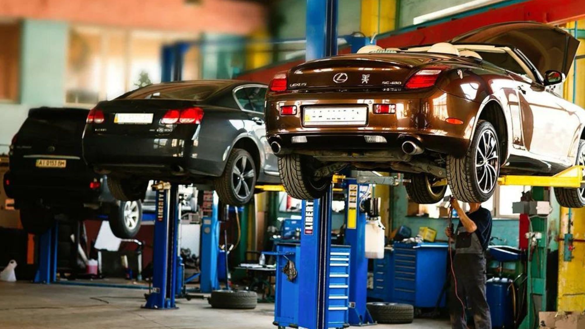 Regular car services are being done in a car workshop